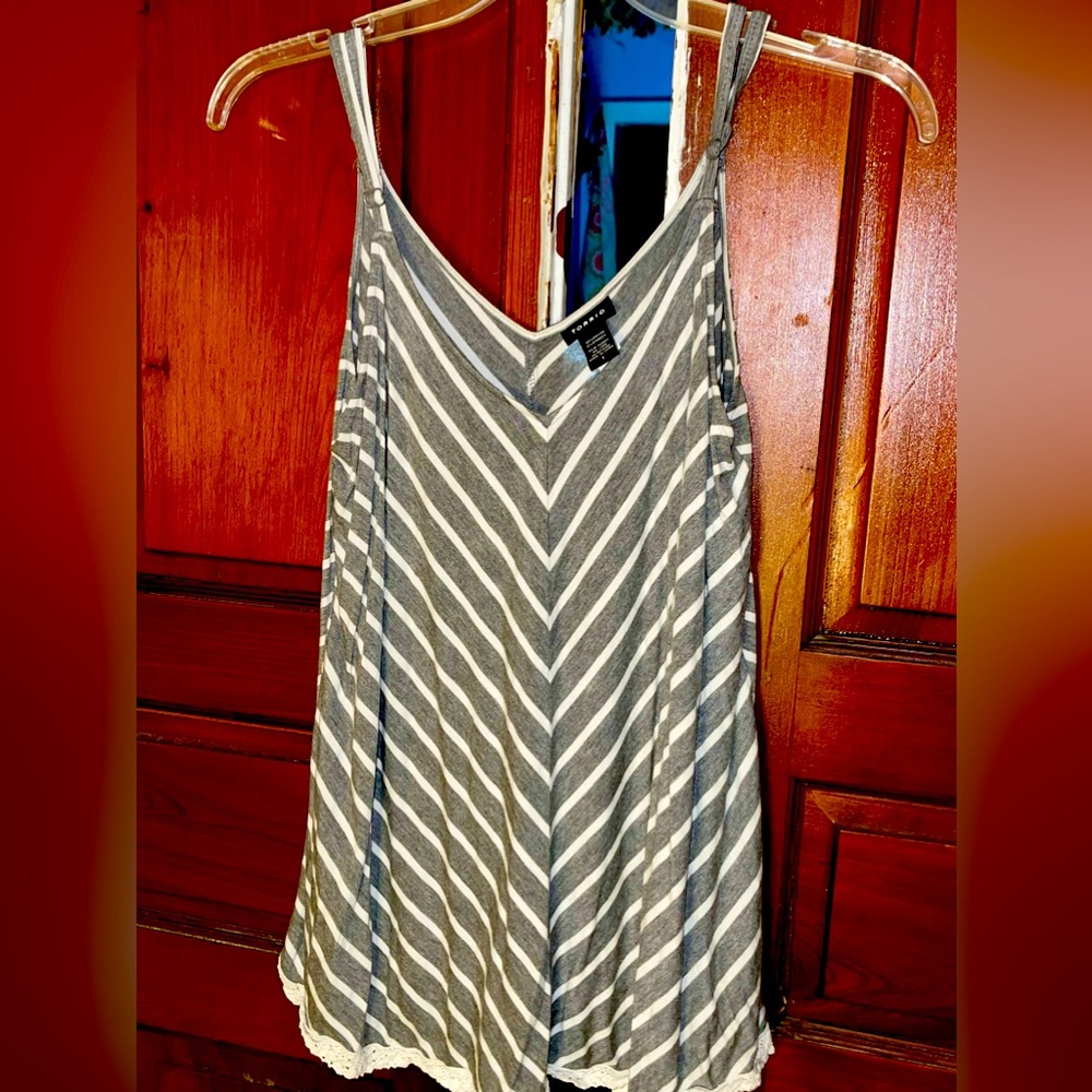 Torrid Gray &White Striped Flowy Tank. Size 1 (14-16)